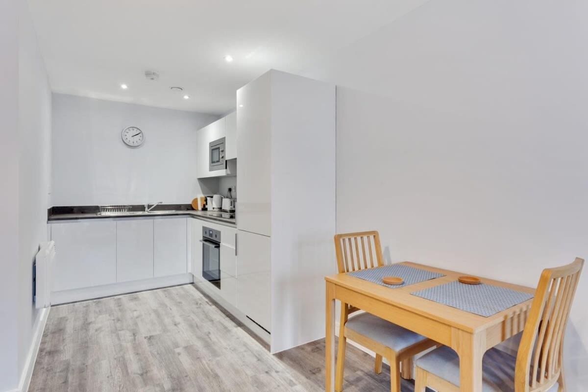 Contemporary 1 Bedroom Flat In *