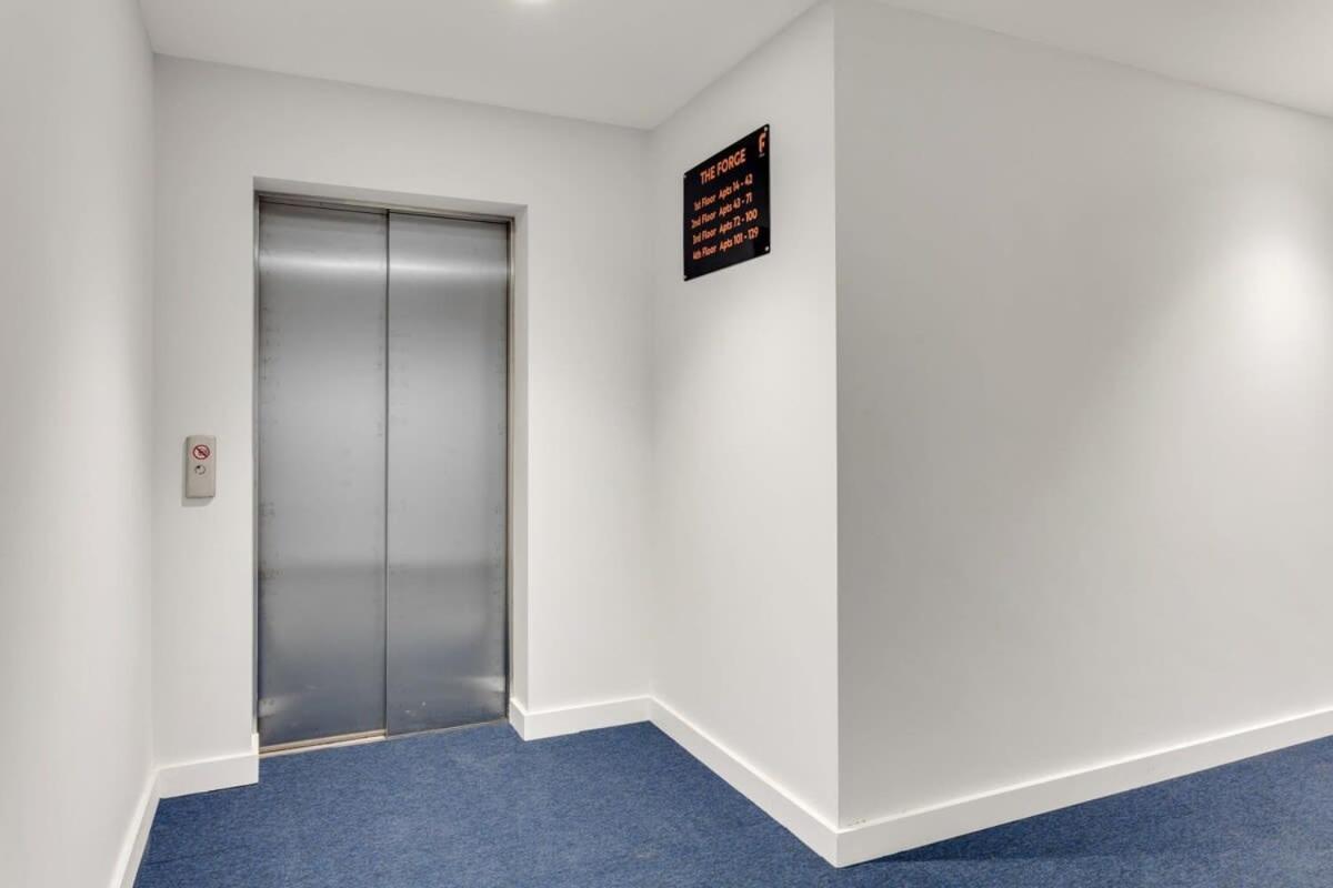 Apartment Contemporary 1 Bedroom Flat In