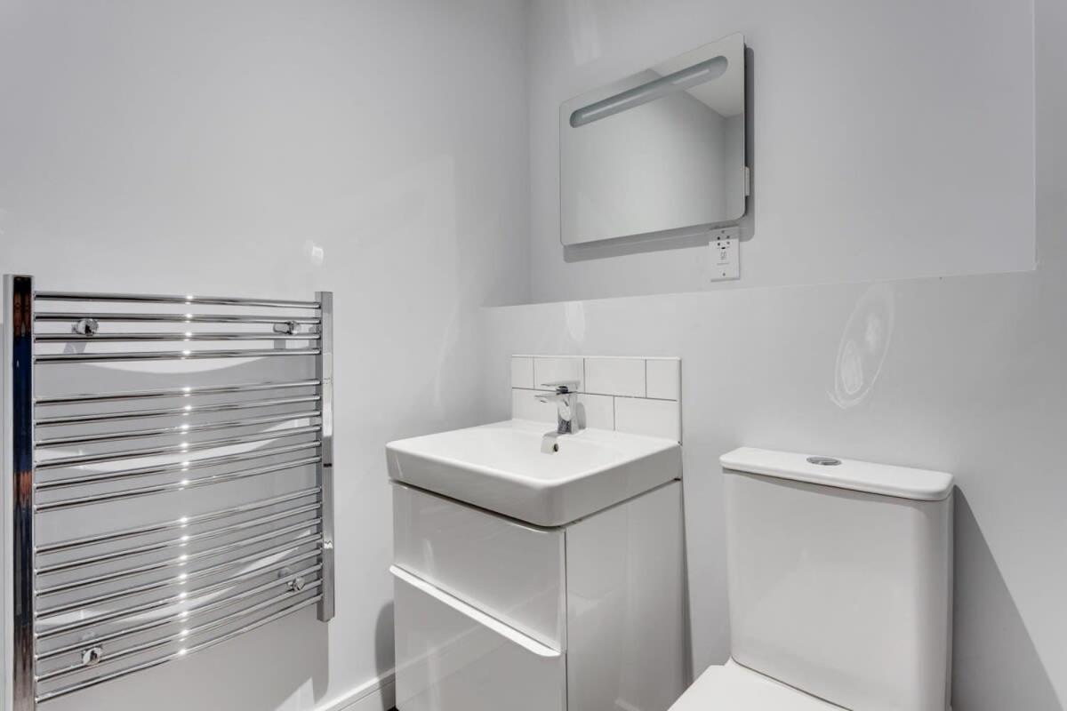 Contemporary 1 Bedroom Flat In Birmingham
